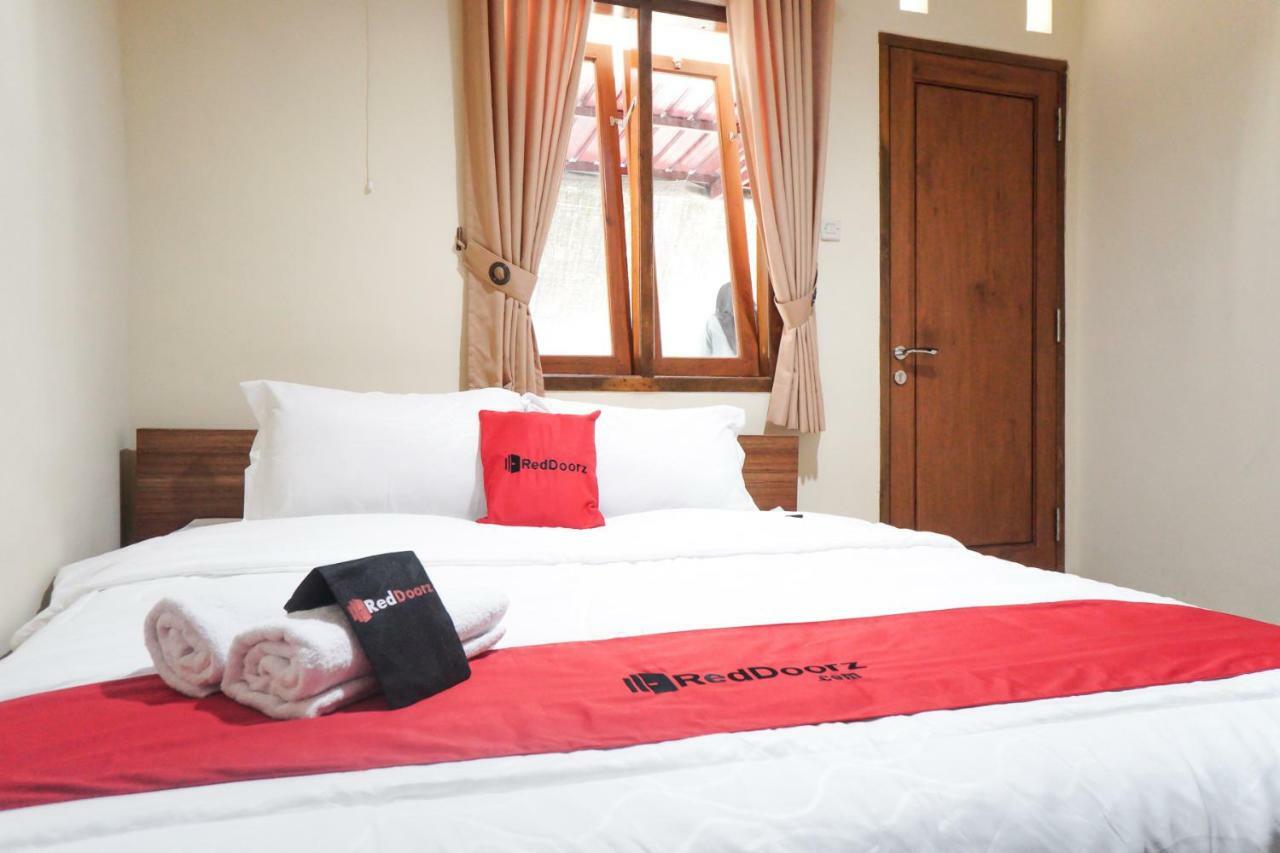 Reddoorz Syariah Near Exit Tol Malang Hotel Exterior photo