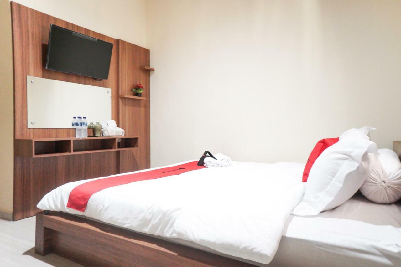 Reddoorz Syariah Near Exit Tol Malang Hotel Exterior photo